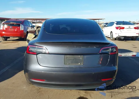 2021 Tesla Model 3 Performance Dual Motor All-Wheel Drive z USA, uszkodzony, nr VIN 5YJ3E1EC4MF988480